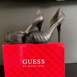Guess peep toe platform pumps